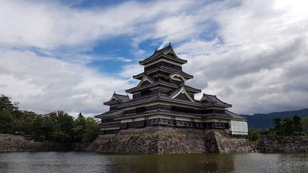 朝の松本城 (Matsumoto Castle, Matsumoto trip part3), akihikogoto.com